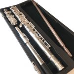 Tværfløjte med kasse og rengøringsstang