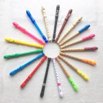 En sol af blokfløjter i mange farver